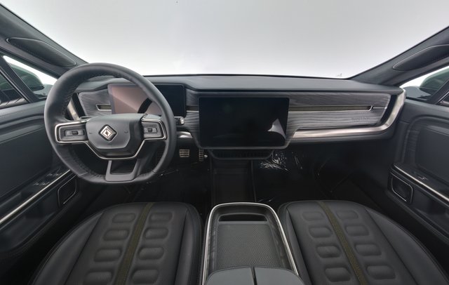 2024 Rivian R1S — photo 22 of 28