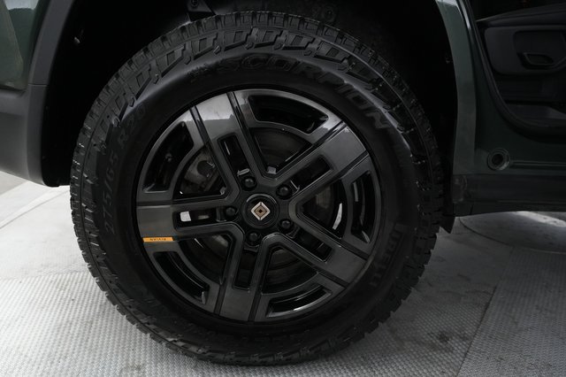 2024 Rivian R1S — photo 16 of 28