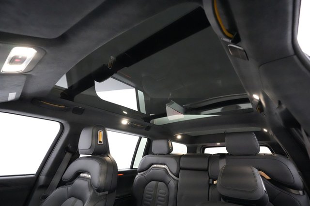 2024 Rivian R1S — photo 24 of 28