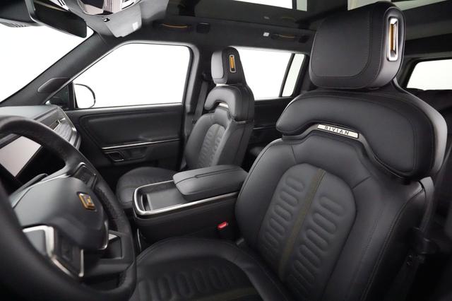 2024 Rivian R1S — photo 3 of 28