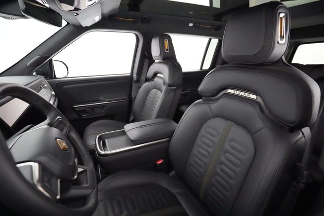 2024 Rivian R1S — photo 3 of 28