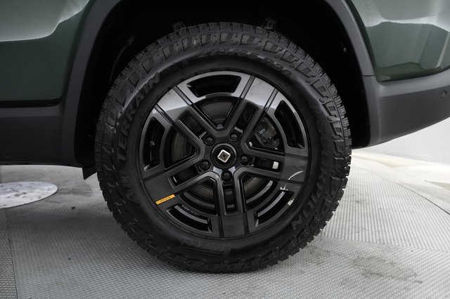 2024 Rivian R1S — photo 7 of 28