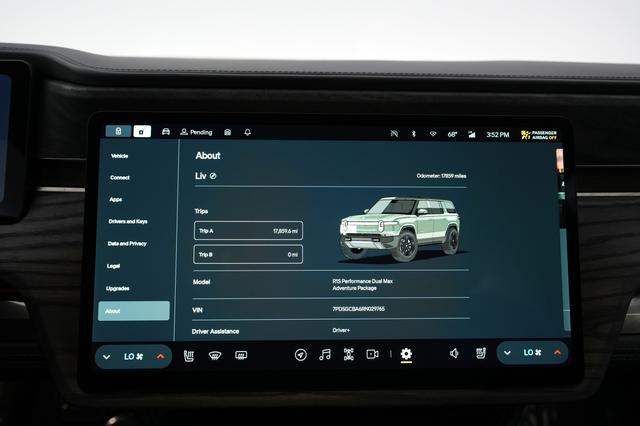 2024 Rivian R1S — photo 5 of 28