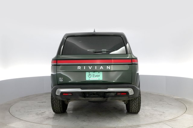 2024 Rivian R1S — photo 12 of 28