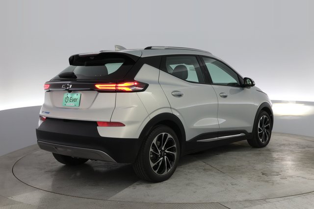 2022 Chevrolet Bolt EUV — photo 2 of 21