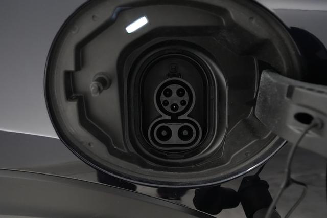 2023 MINI Cooper SE — photo 8 of 23