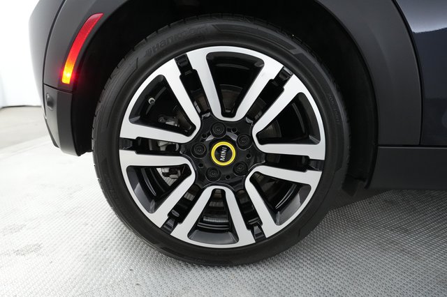 2023 MINI Cooper SE — photo 16 of 23