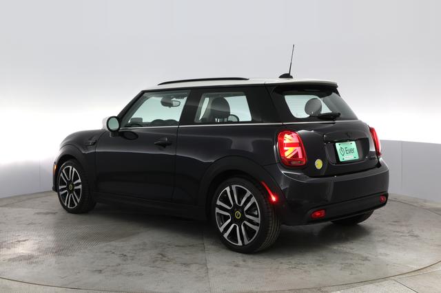 2023 MINI Cooper SE — photo 9 of 23