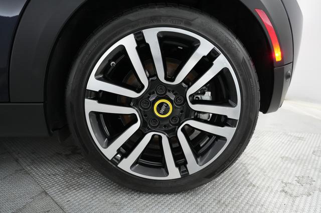 2023 MINI Cooper SE — photo 7 of 23