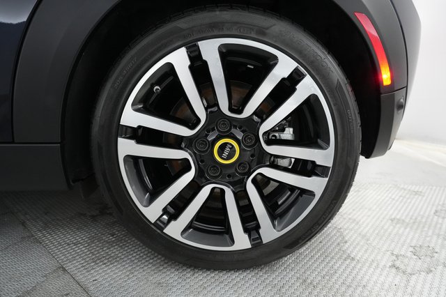 2023 MINI Cooper SE — photo 7 of 23