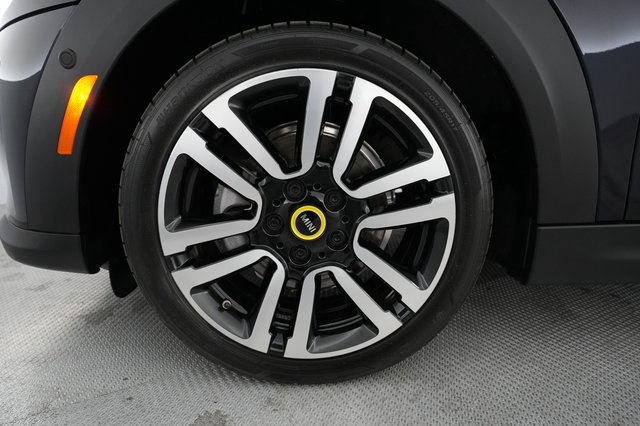 2023 MINI Cooper SE — photo 15 of 23