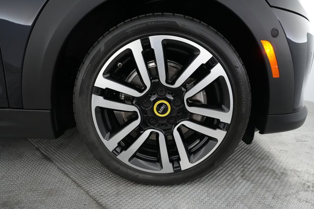 2023 MINI Cooper SE — photo 17 of 23
