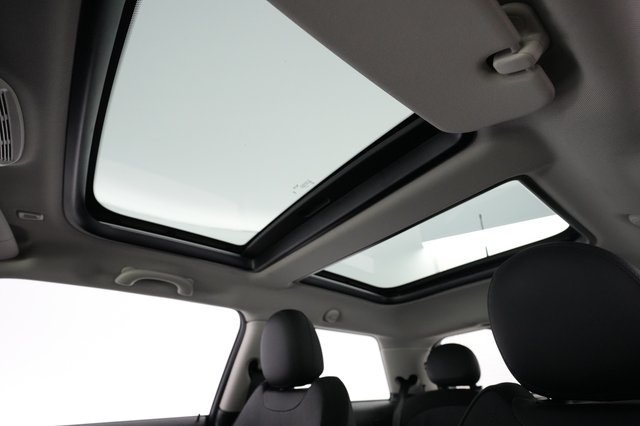 2023 MINI Cooper SE — photo 19 of 23