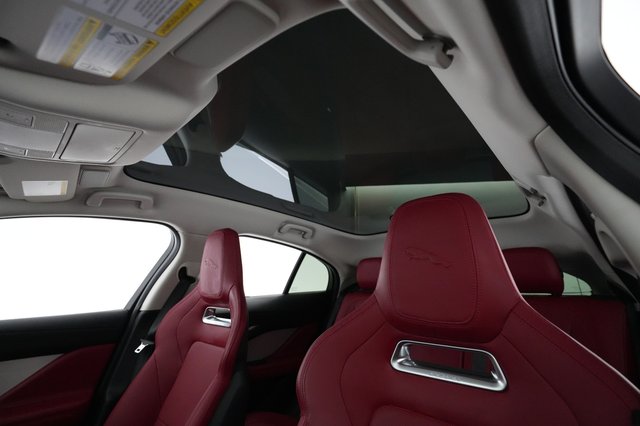 2023 Jaguar I-Pace — photo 20 of 26