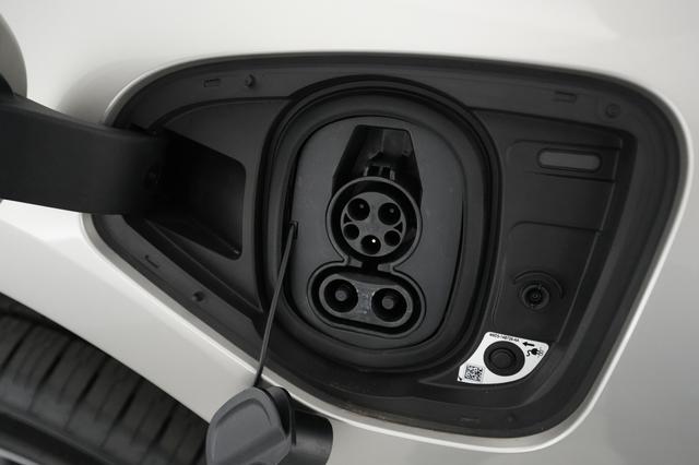 2023 Jaguar I-Pace — photo 8 of 26