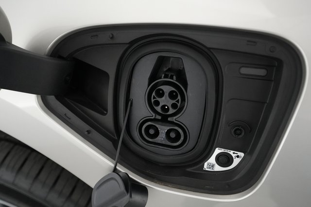 2023 Jaguar I-Pace — photo 8 of 26