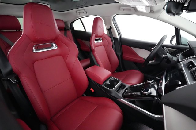 2023 Jaguar I-Pace — photo 18 of 26