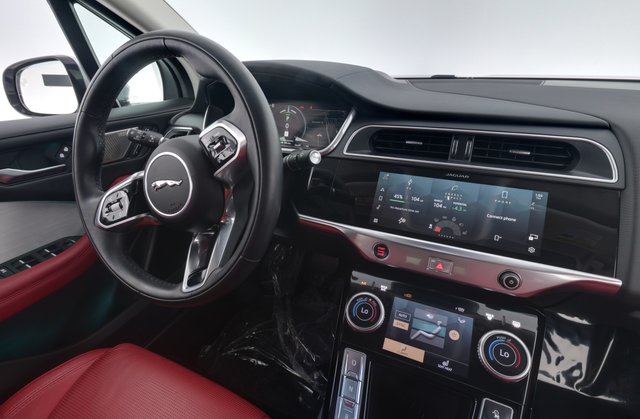 2023 Jaguar I-Pace — photo 21 of 26