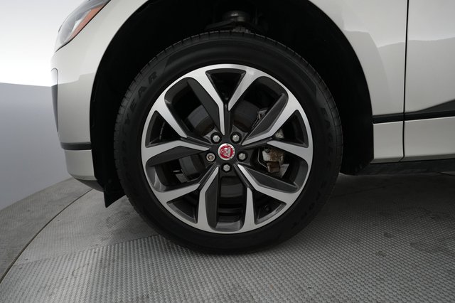 2023 Jaguar I-Pace — photo 16 of 26