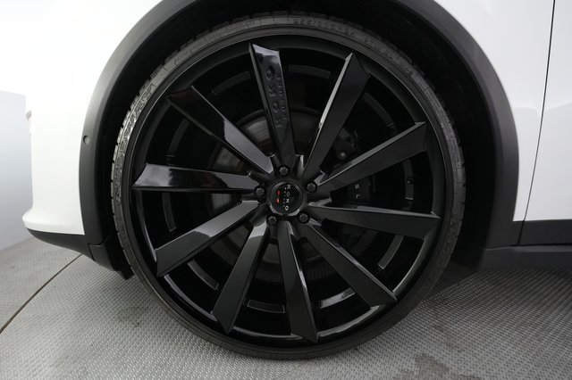 2022 Tesla Model X — photo 15 of 21