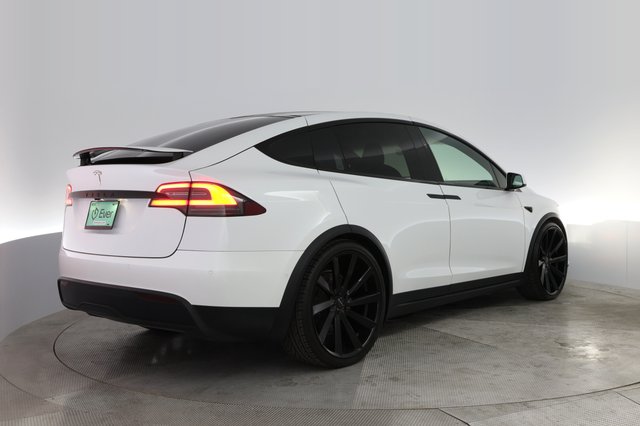 2022 Tesla Model X — photo 2 of 21