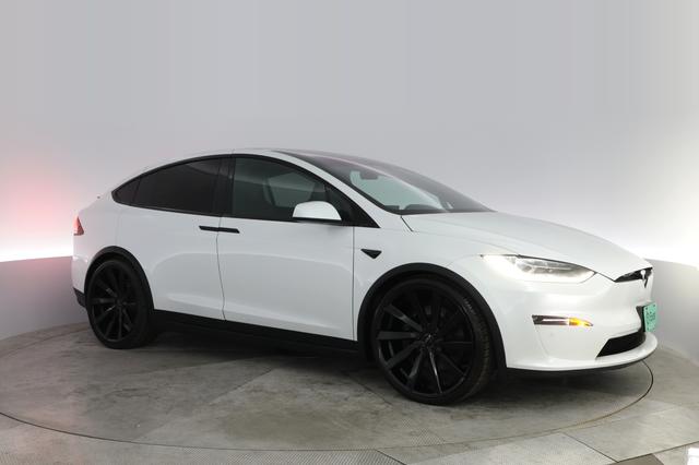2022 Tesla Model X — photo 10 of 21