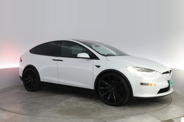 2022 Tesla Model X — photo 10 of 21