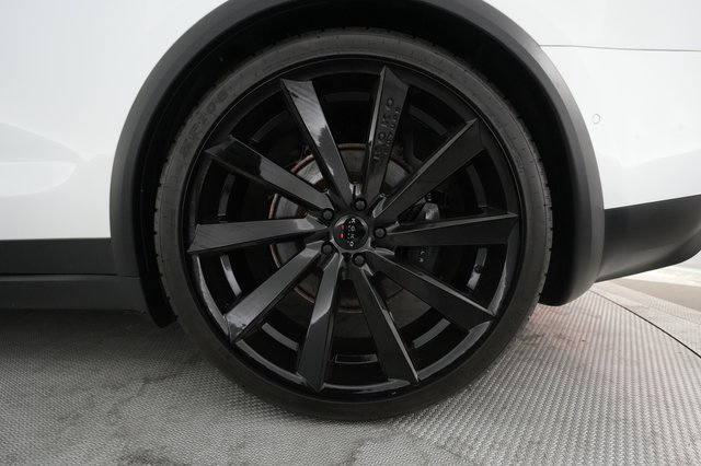 2022 Tesla Model X — photo 7 of 21