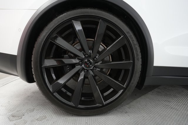 2022 Tesla Model X — photo 14 of 21