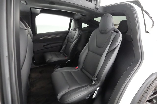 2022 Tesla Model X — photo 18 of 21
