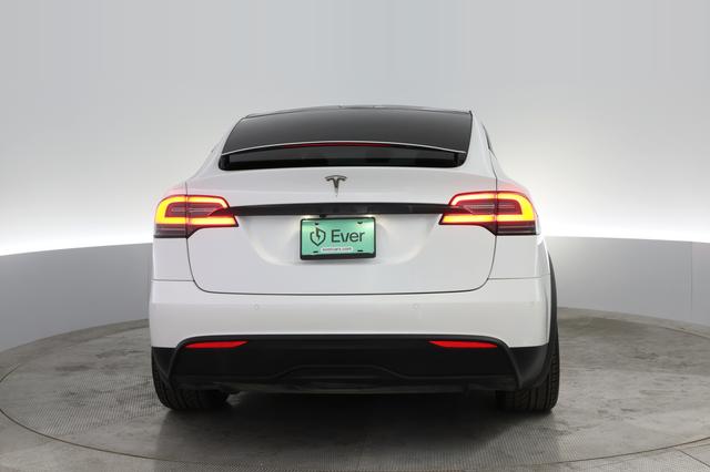 2022 Tesla Model X — photo 9 of 21