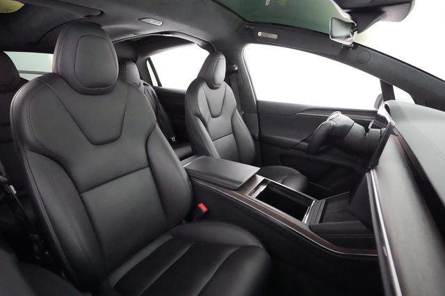 2022 Tesla Model X — photo 17 of 21
