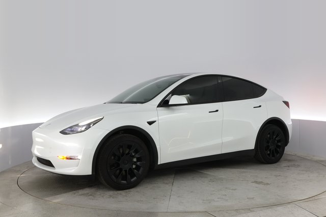 2023 Tesla Model Y — photo 10 of 22