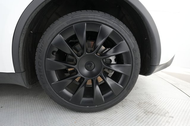 2023 Tesla Model Y — photo 11 of 22