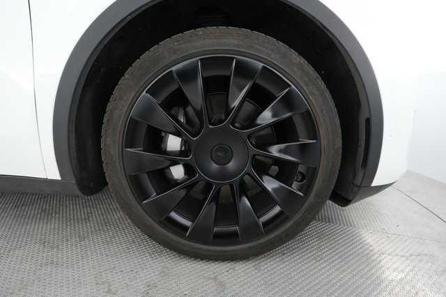 2023 Tesla Model Y — photo 13 of 22