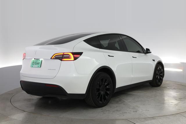 2023 Tesla Model Y — photo 2 of 22