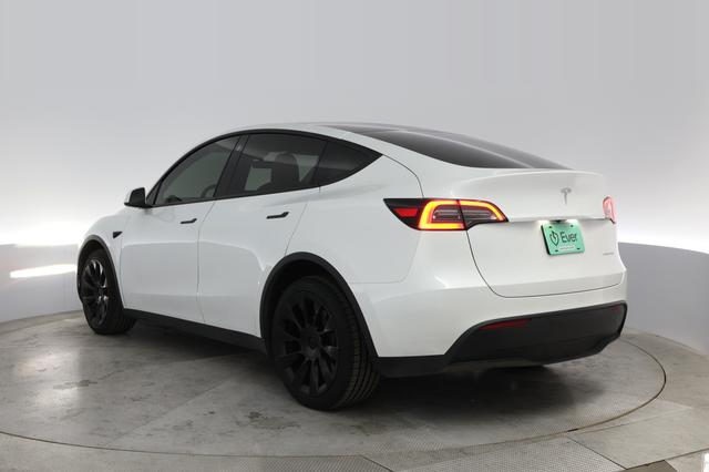 2023 Tesla Model Y — photo 9 of 22