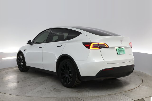 2023 Tesla Model Y — photo 9 of 22