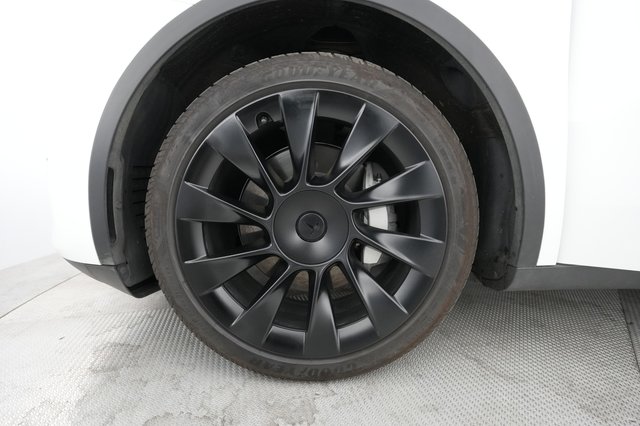 2023 Tesla Model Y — photo 12 of 22