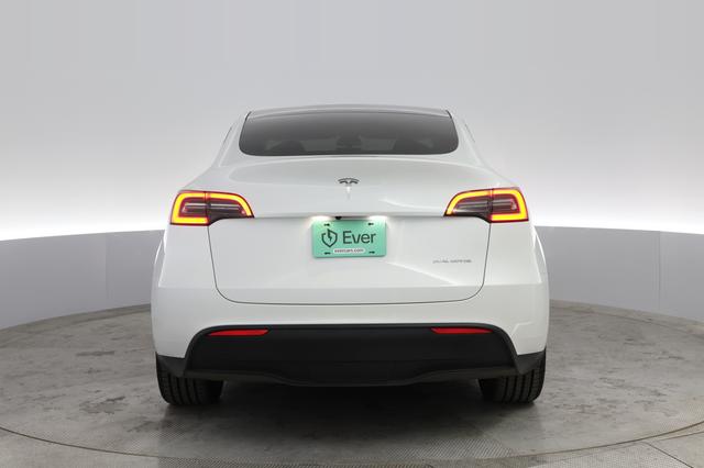 2023 Tesla Model Y — photo 8 of 22