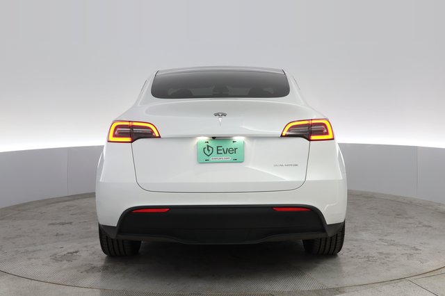 2023 Tesla Model Y — photo 8 of 22