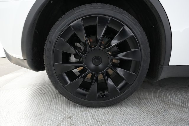 2023 Tesla Model Y — photo 14 of 22