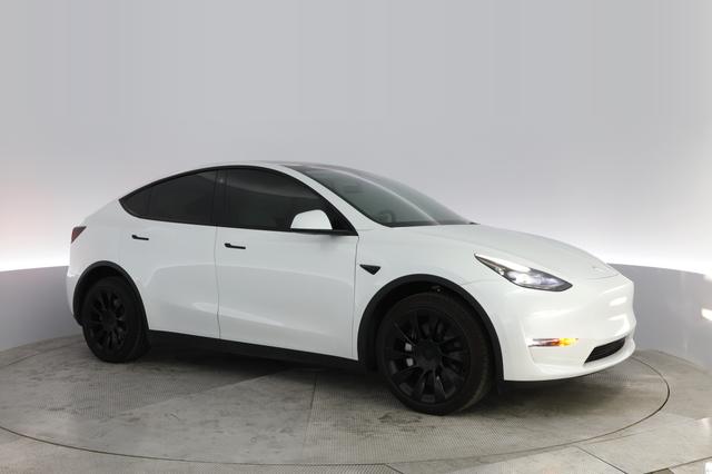 2023 Tesla Model Y — photo 7 of 22