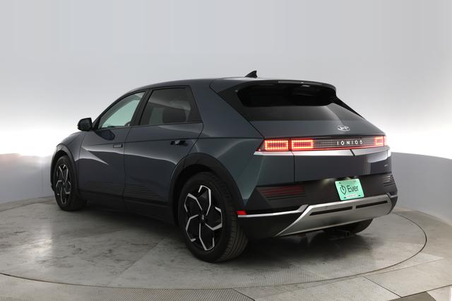 2022 Hyundai IONIQ 5 — photo 9 of 23