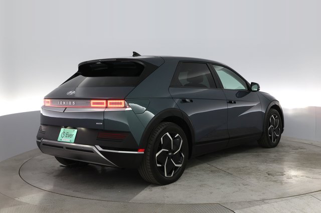 2022 Hyundai IONIQ 5 — photo 2 of 23