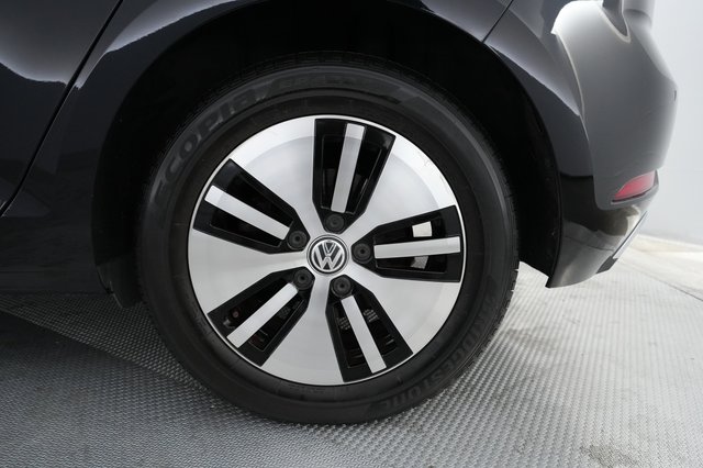 2017 Volkswagen e-Golf — photo 14 of 19