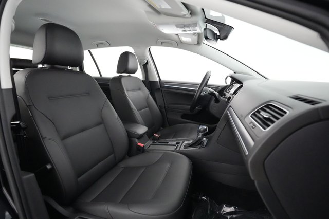 2017 Volkswagen e-Golf — photo 17 of 19