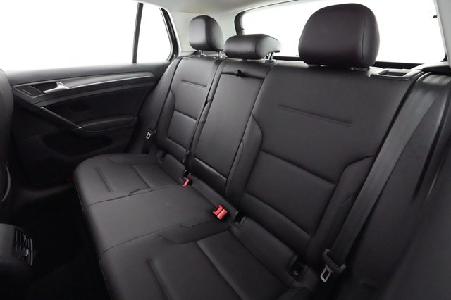 2017 Volkswagen e-Golf — photo 18 of 19