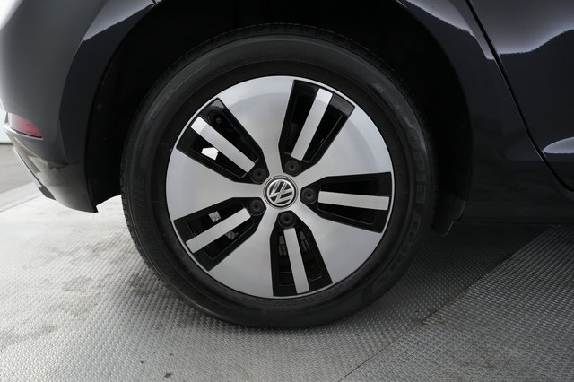 2017 Volkswagen e-Golf — photo 15 of 19