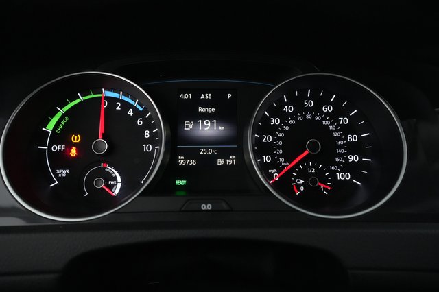 2017 Volkswagen e-Golf — photo 5 of 19